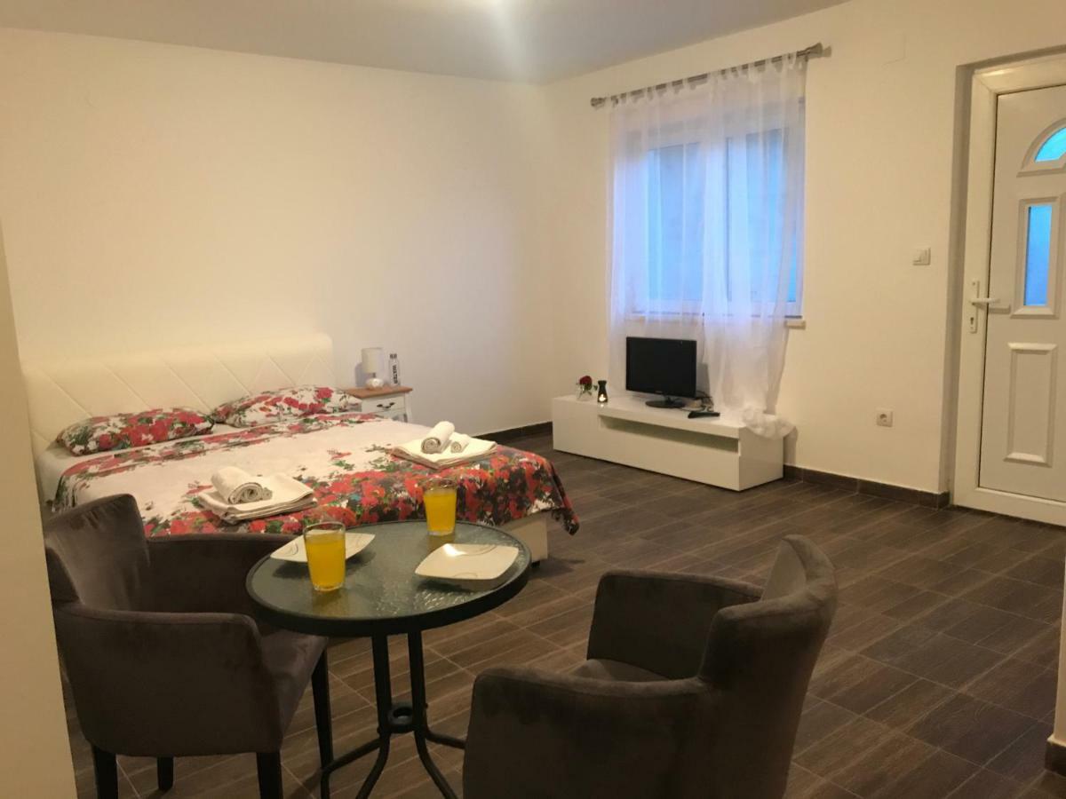 M&e Apartment