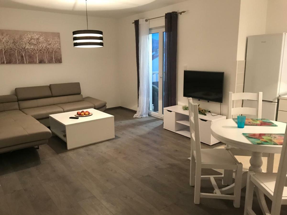 Apartment M&e *