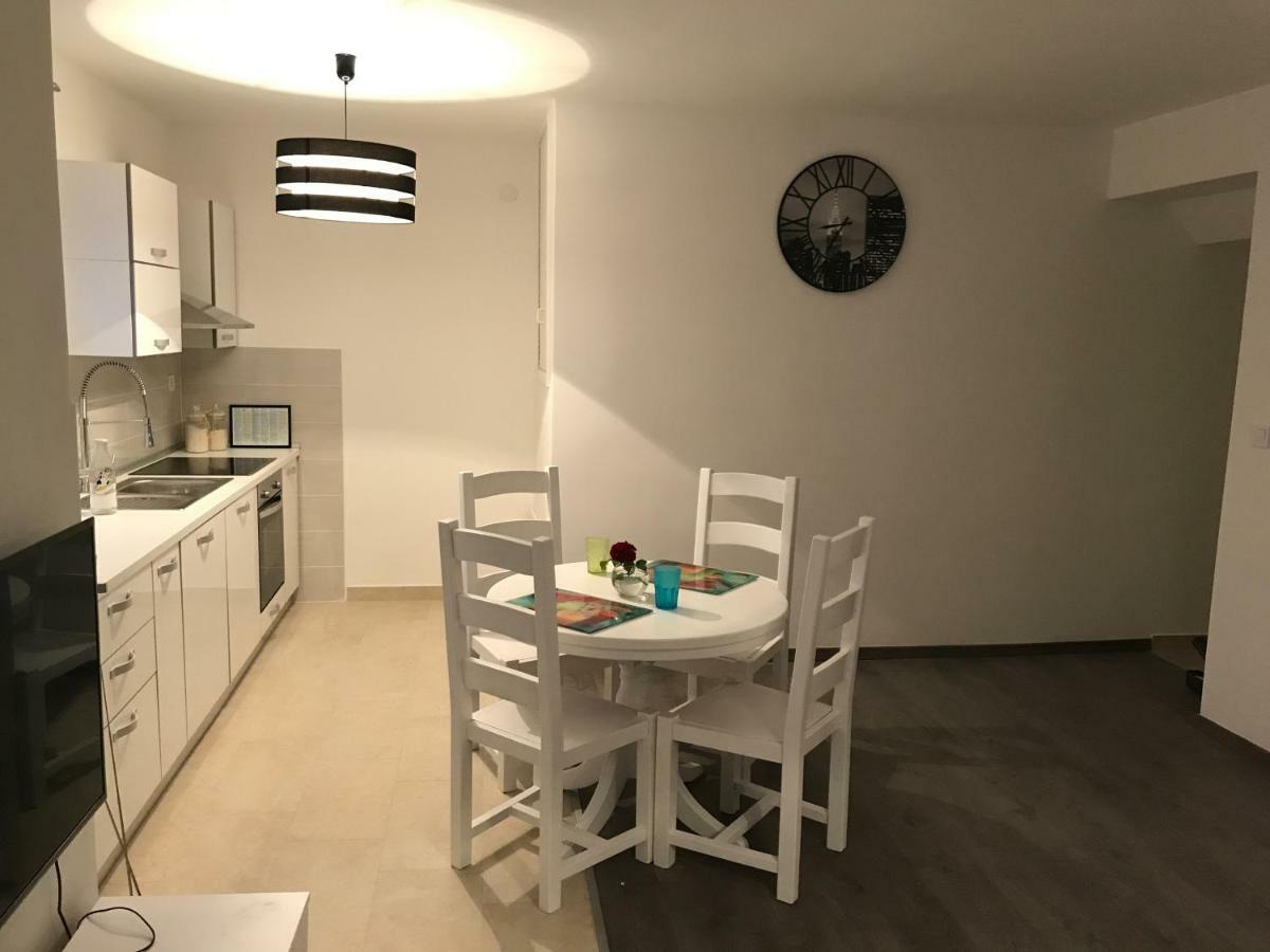 M&e Apartment